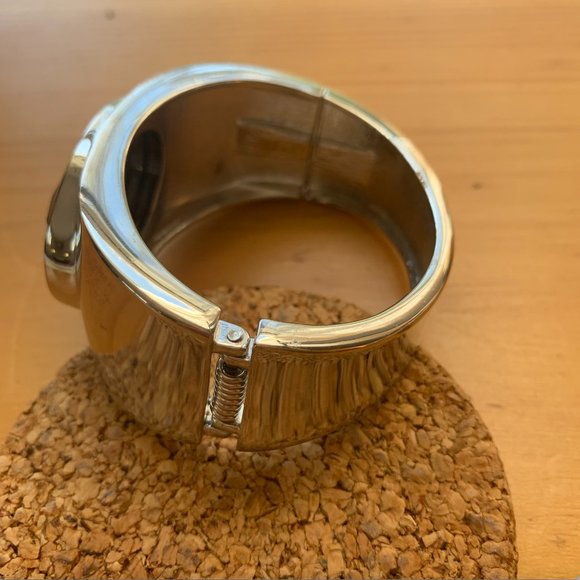 Faux Silver Bracelet with Bevelled Black Stone - Picture 6 of 13